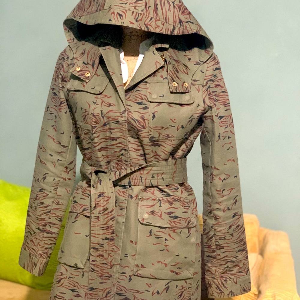 Fashion military print hooded coat with belt